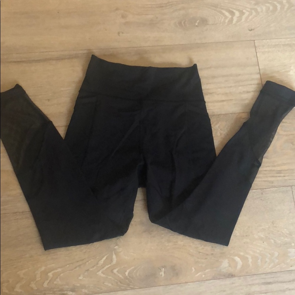 Lululemon size 6 mesh cutout leggings
